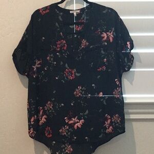 Maurices Black and Floral Boxy Short Sleeve Blouse, size lg
